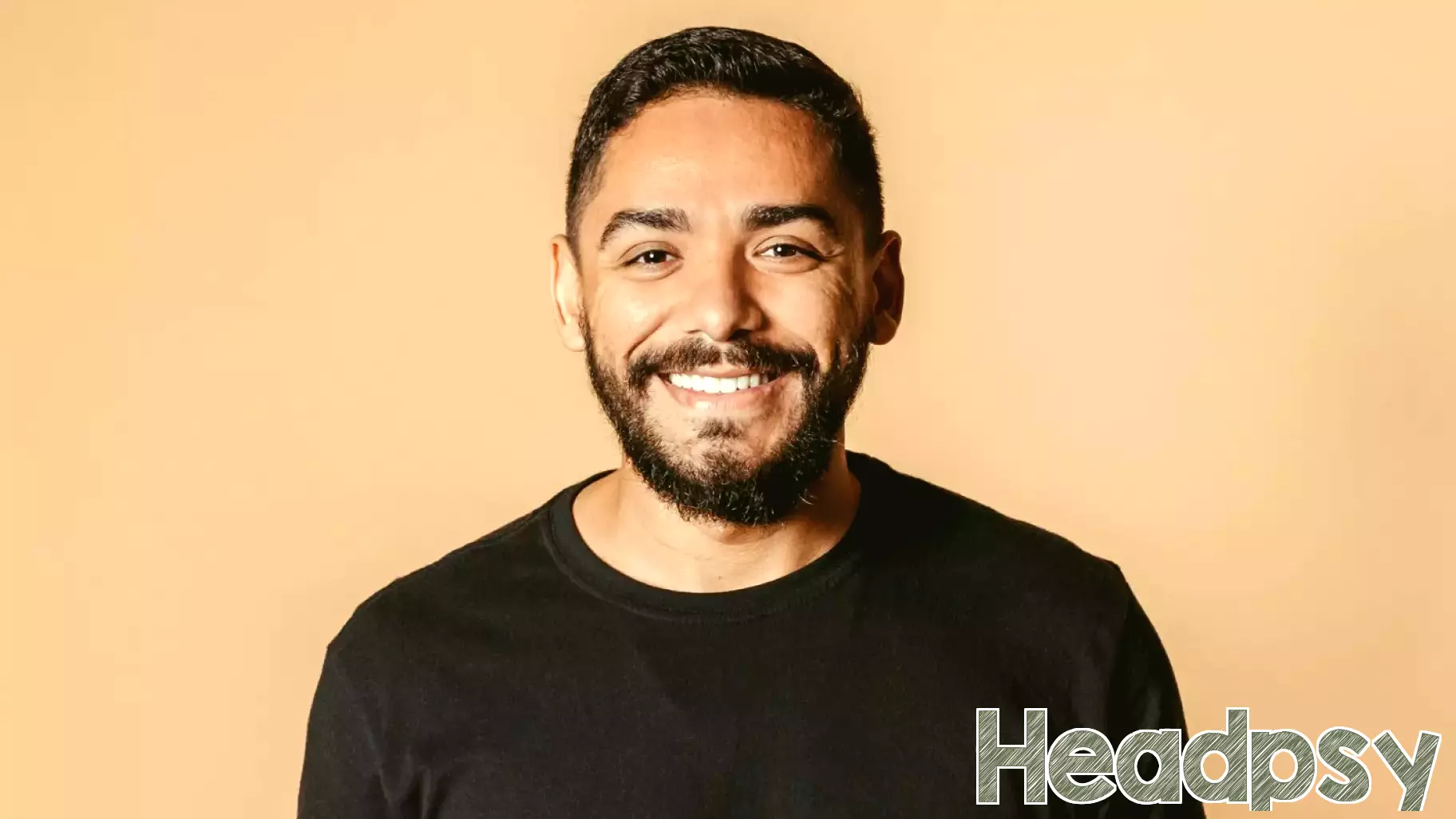 The Hidden Traits of Those Who Smile and Make Eye Contact