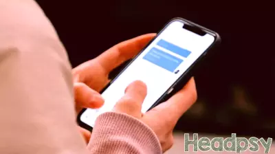 How Long Should You Wait to Text After a Date?