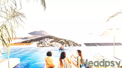 Why Vacation Strangers Can Feel Like Instant Friends